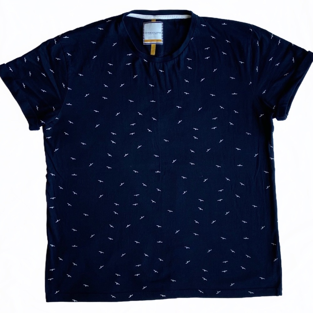 Denim & Flower Ricky Singh Men’s Short Sleeve T-Shirt Navy w/ White Birds Sz. L.